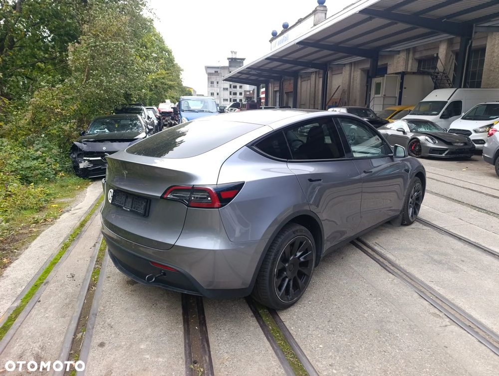 Tesla Y Model RWD - 1
