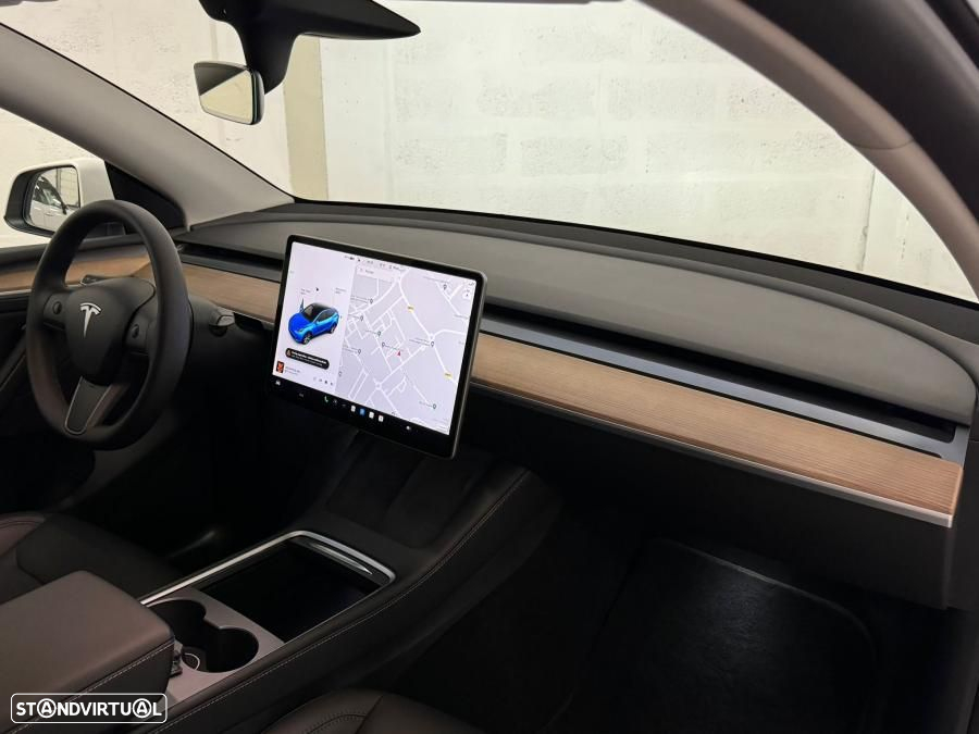 Tesla Model Y Long Range Dual Motor AWD - 36