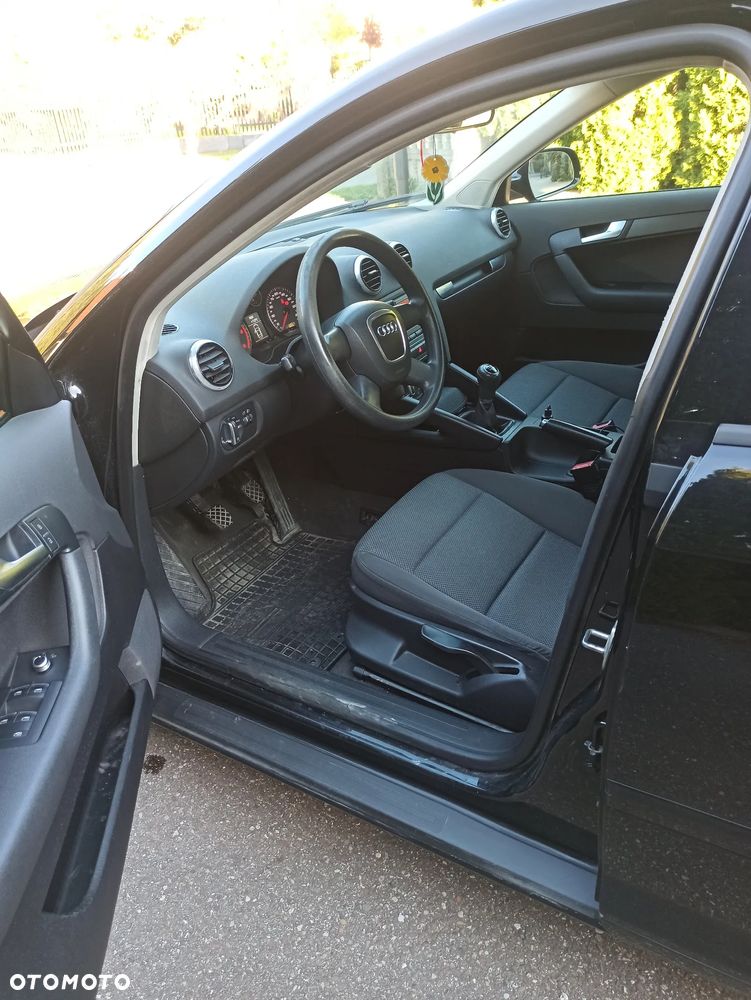 Audi A3 Sportback 1.6 TDI DPF Attraction - 9