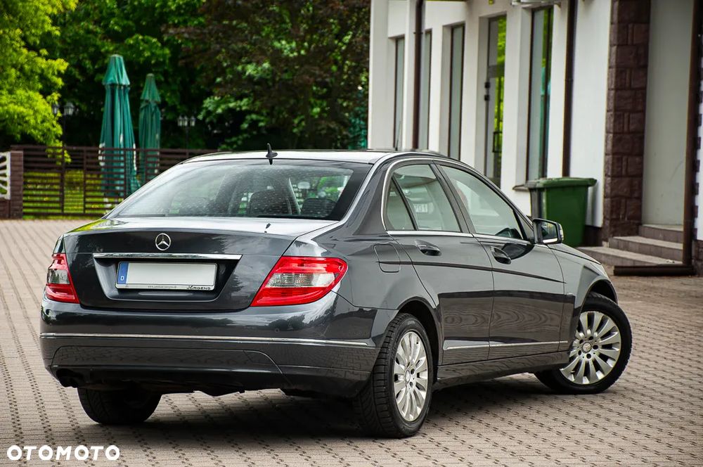 Mercedes-Benz Klasa C 180 CGI Automatik BlueEFFICIENCY Elegance - 22