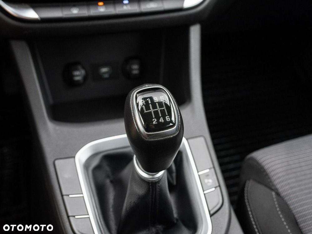 Hyundai i30 1.5 DPI Classic + - 16