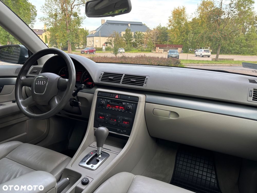 Audi A4 Limousine - 22