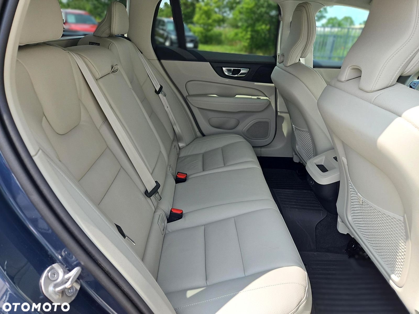 Volvo V60 B4 B Plus Dark - 13