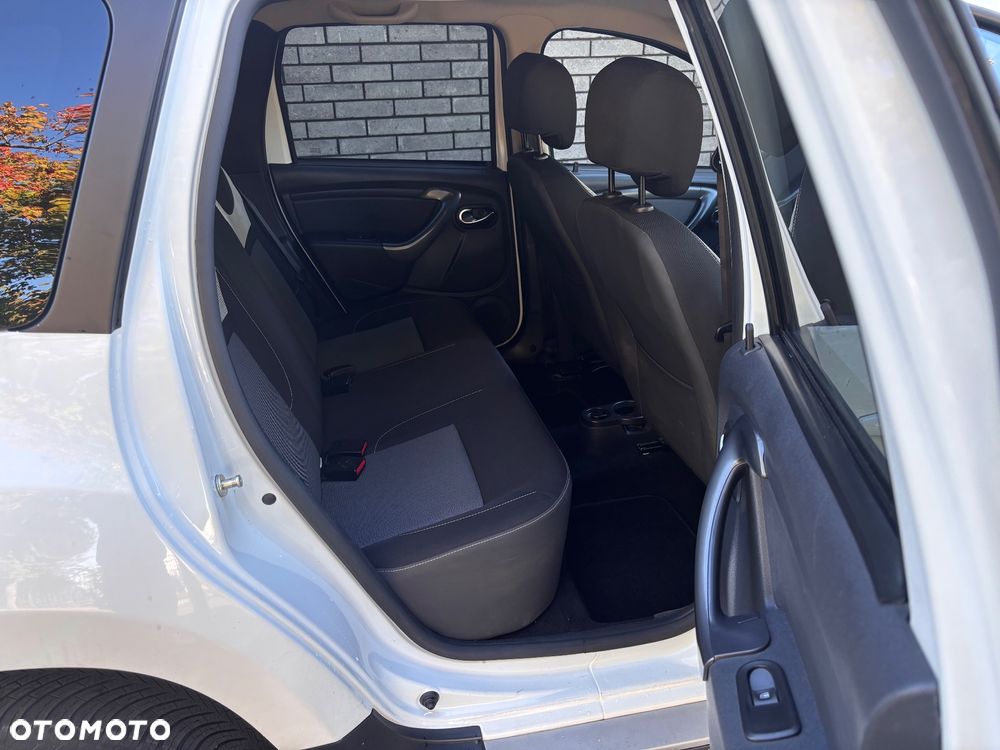 Dacia Duster 1.6 SCe Blackshadow S&S - 14