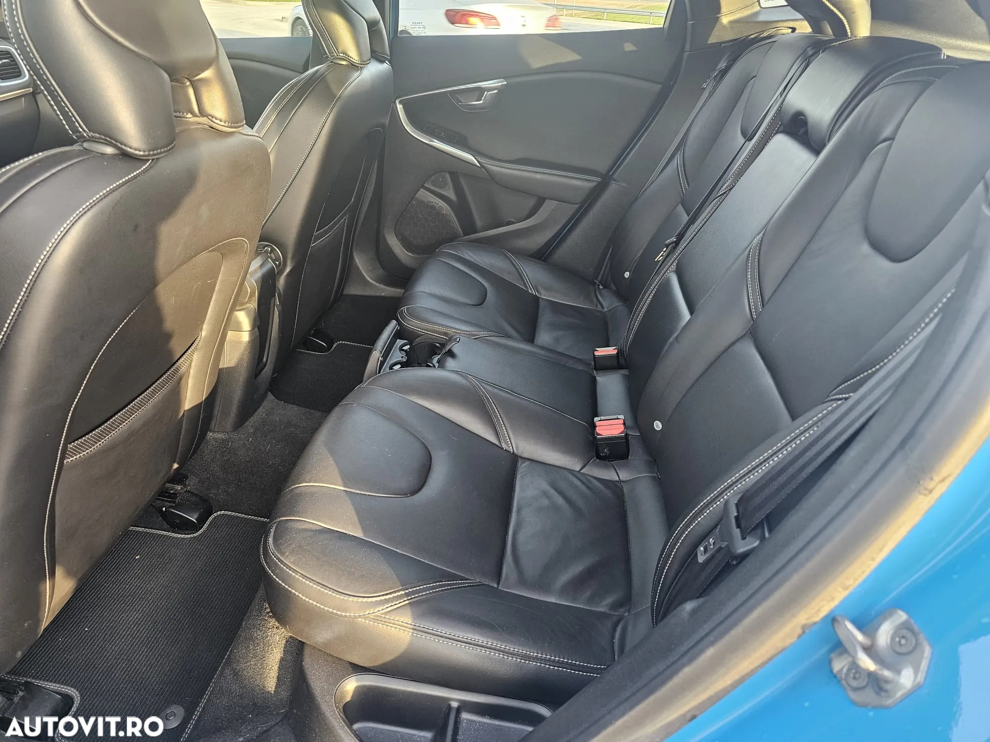 Volvo V40 D4 VEA R-Design - 17