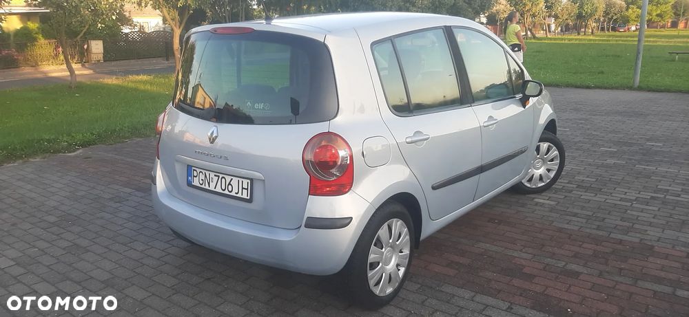 Renault Modus 1.6 16V Privilege - 9