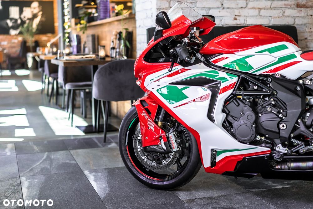 MV AGUSTA F3 - 1