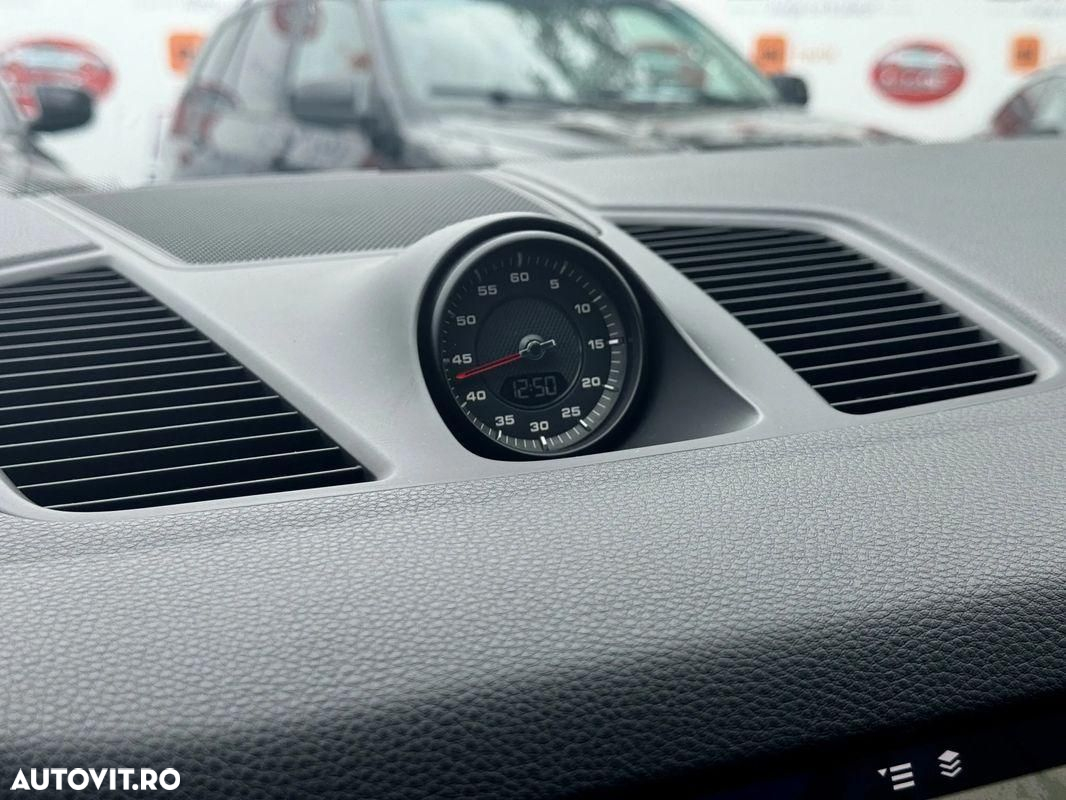 Porsche Cayenne - 26