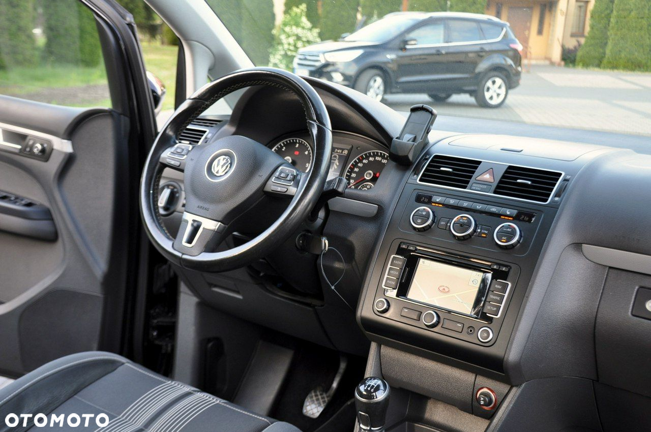Volkswagen Touran - 27