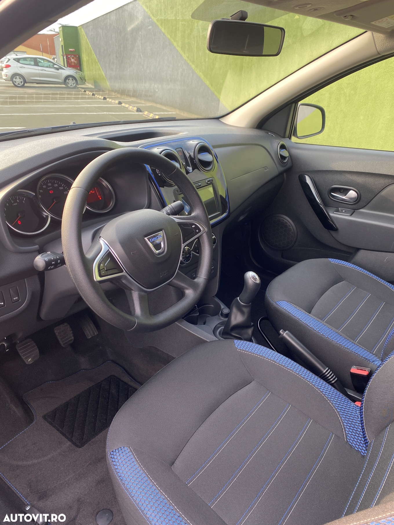Dacia Logan TCe 90 Essential - 8