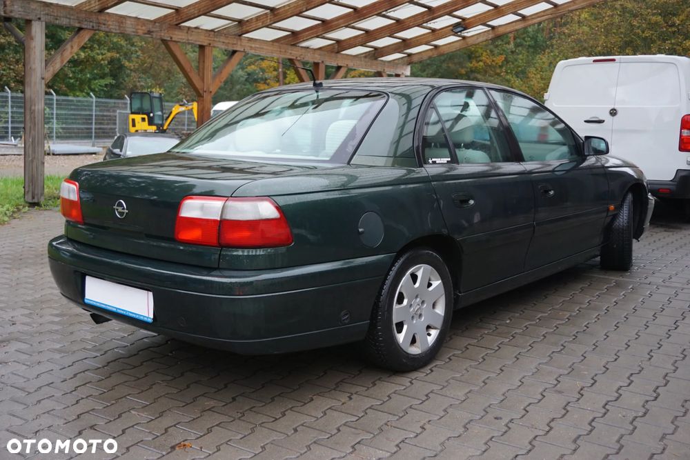 Opel Omega 2.5 Elegance - 3