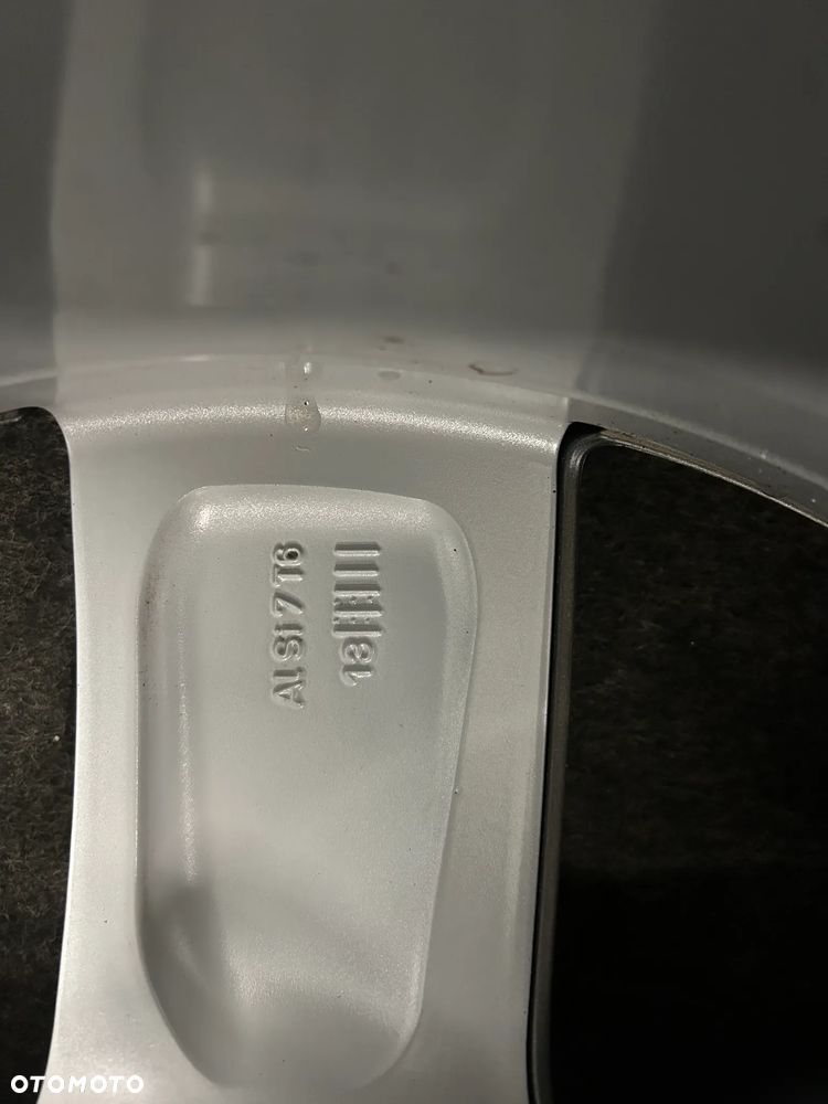 Alufelga Audi A1 17 cali 5x100 1szt. 8X0601025BA - 8