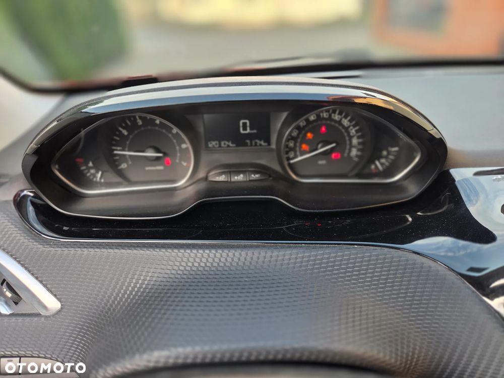 Peugeot 208 1.2 PureTech GPF Allure S&S - 14