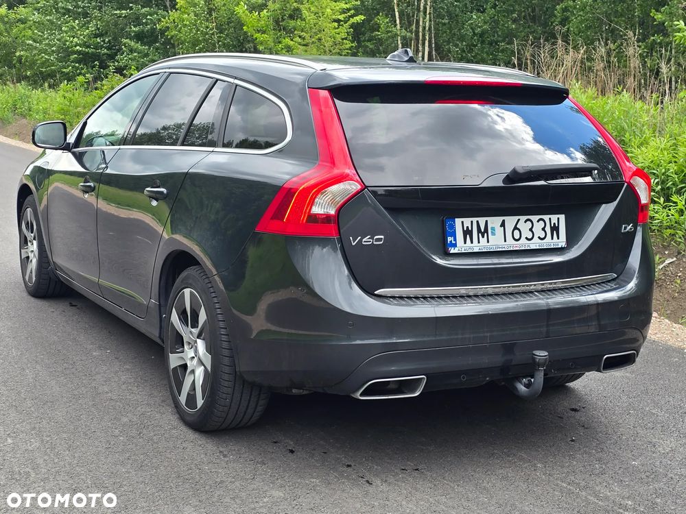 Volvo V60 D6 AWD Plug-in Hybrid Summum - 4
