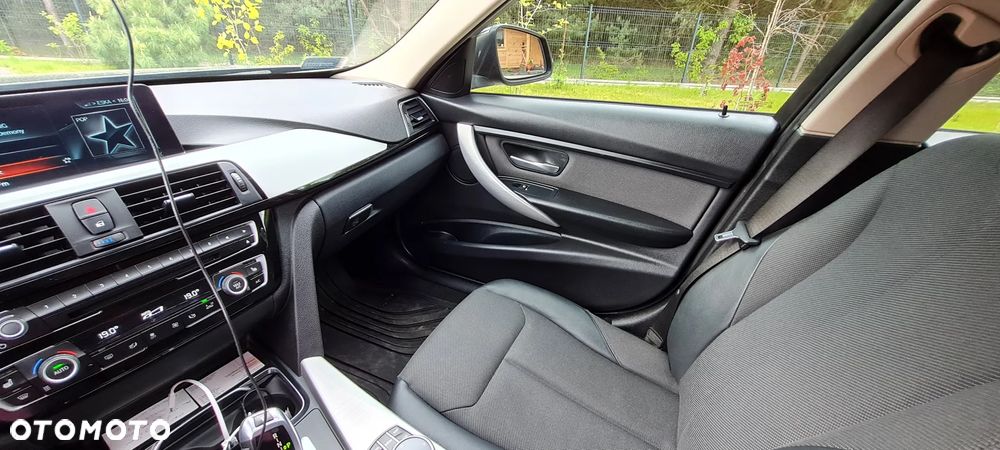 BMW Seria 3 320d Sport Line Sport - 11