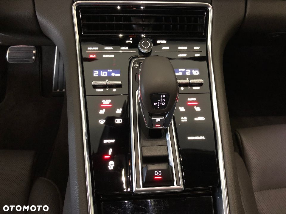 Porsche Panamera 4S - 21