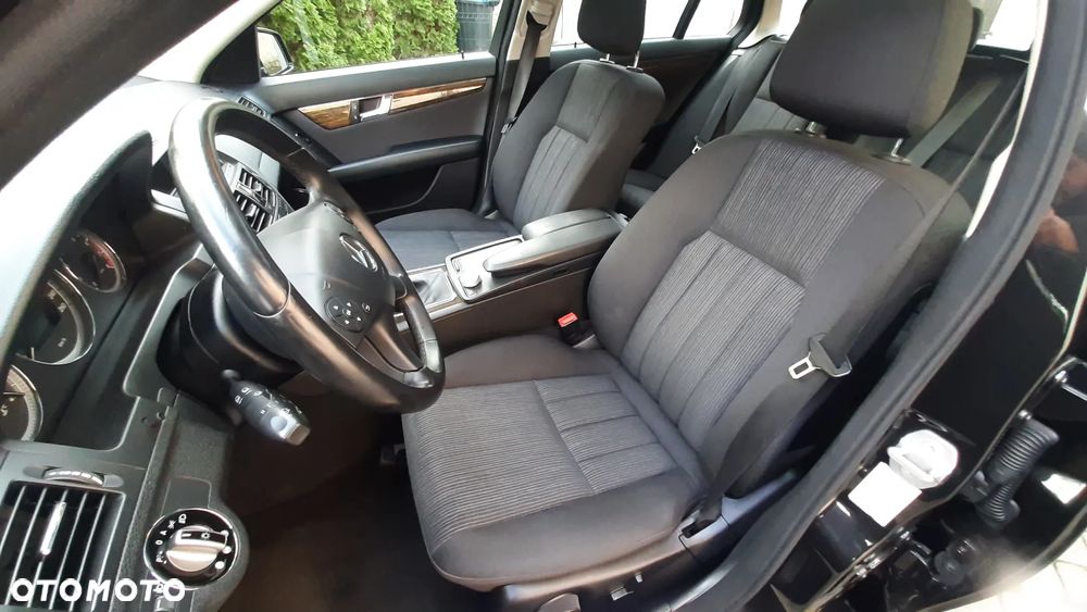 Mercedes-Benz Klasa C 180 BlueEFFICIENCY Elegance - 27