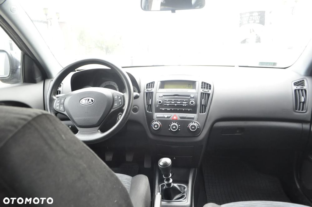 Kia Ceed - 10