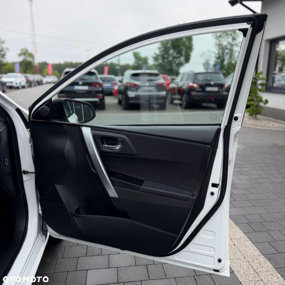 Toyota Auris - 32