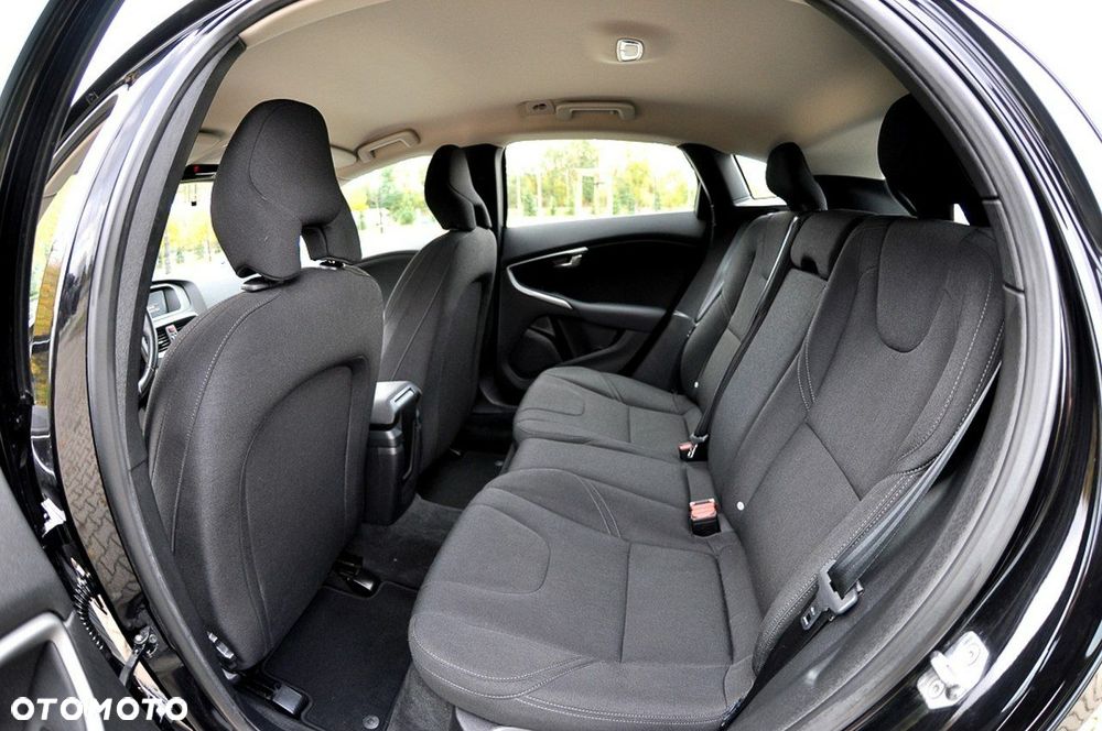 Volvo V40 D2 Drive-E Momentum - 9