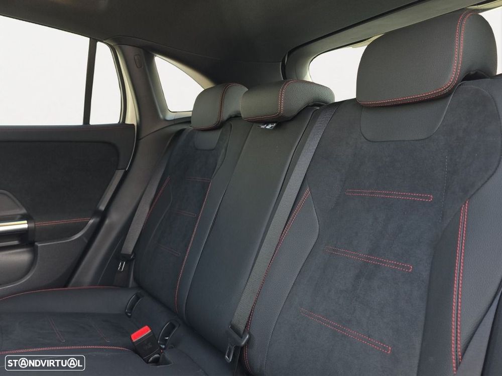 Mercedes-Benz GLA 180 - 15