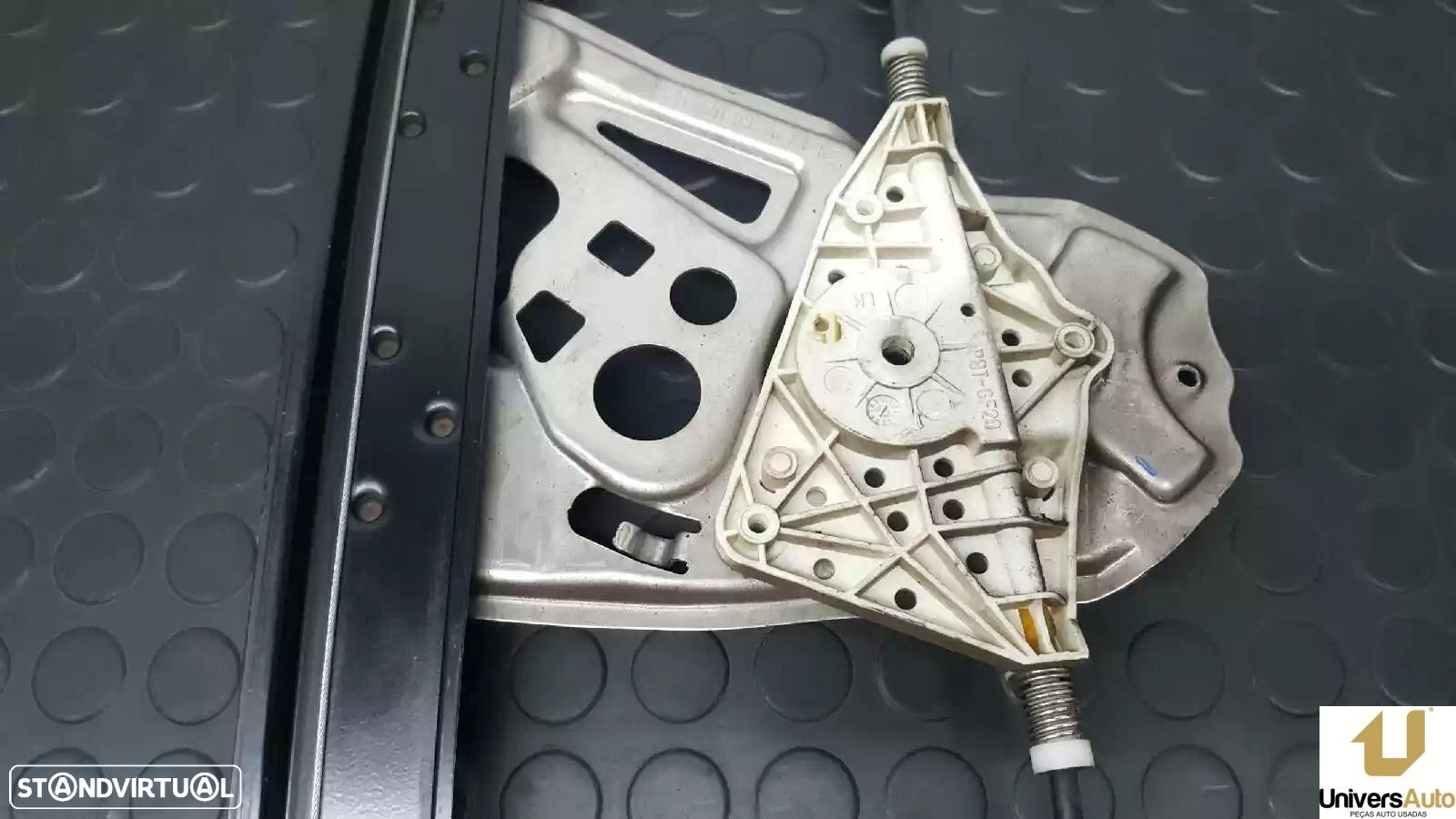ELEVADOR DE VIDRO TRASEIRO ESQUERDO MERCEDES-BENZ CLASSE S 2000 -A2207300346 - 2