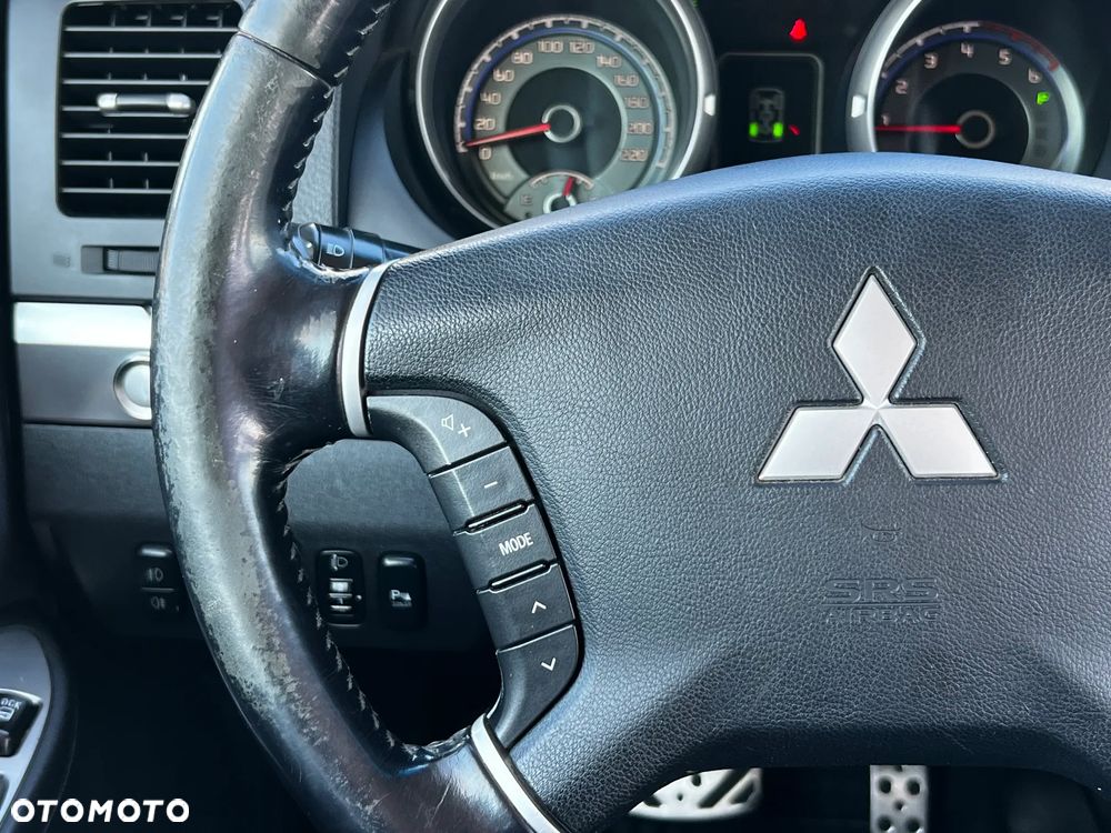 Mitsubishi Pajero - 17