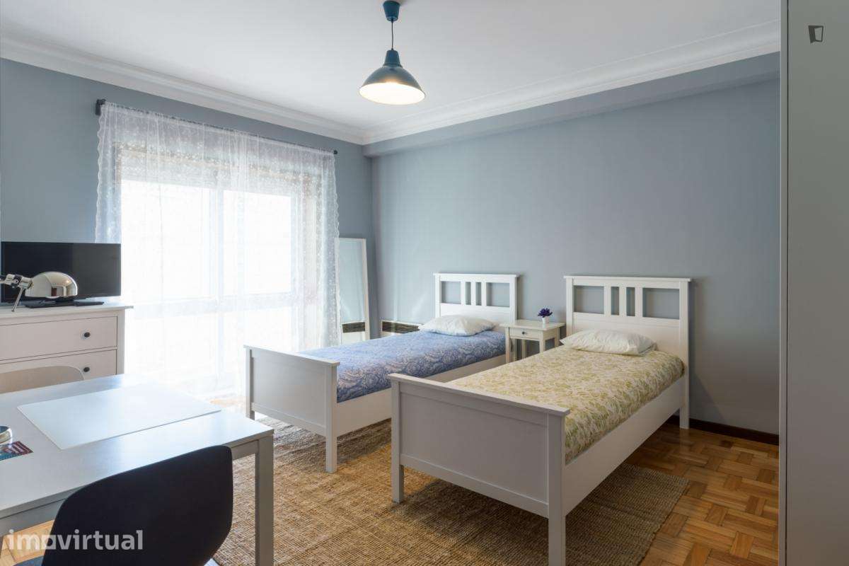 Quarto - localizado em Paranhos Porto - Grande imagem: 2/17