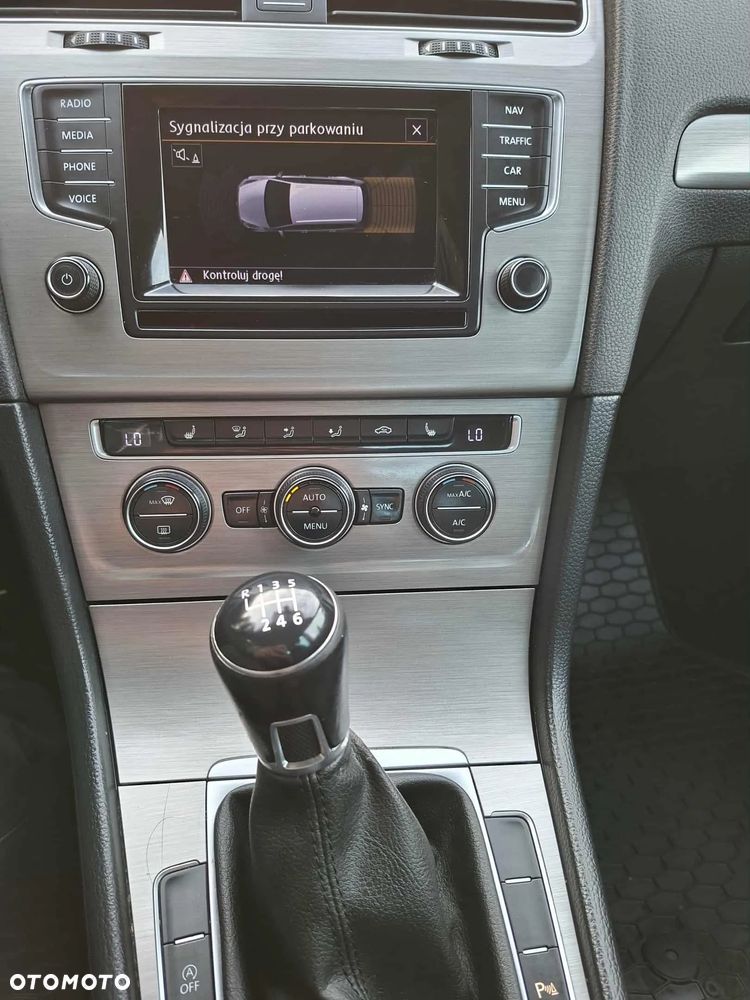 Volkswagen Golf 2.0 BlueTDI Comfortline - 12
