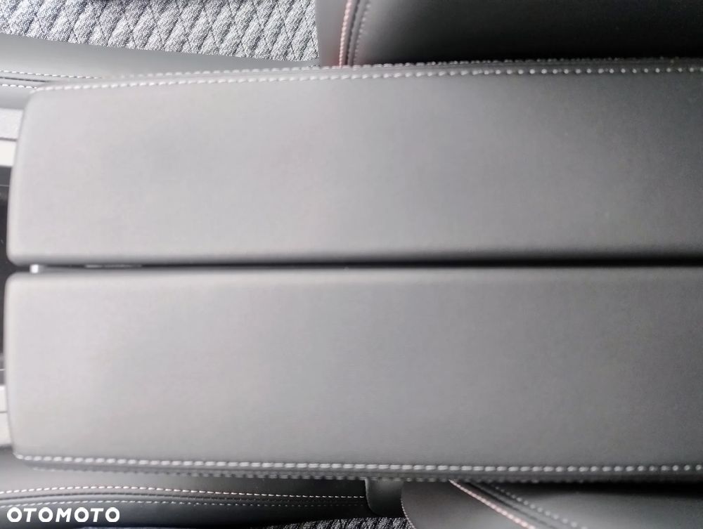 Peugeot 308 1.2 mHEV GT S&S e-DCS6 - 26