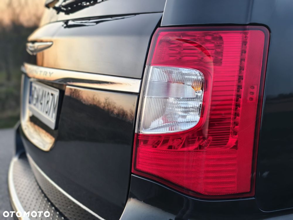 Chrysler Town & Country ver-3-6-touring - 31