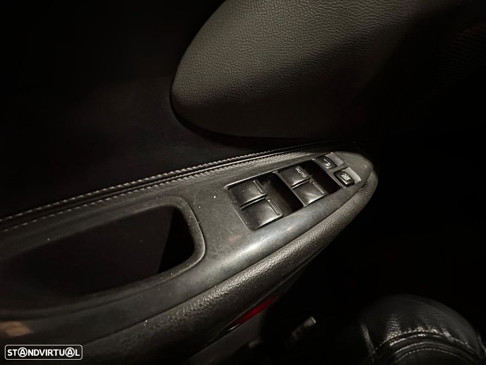 Nissan Primera Sedan (P12) 2.2 Di Diesel 126 cv 93 kW para peças - 15