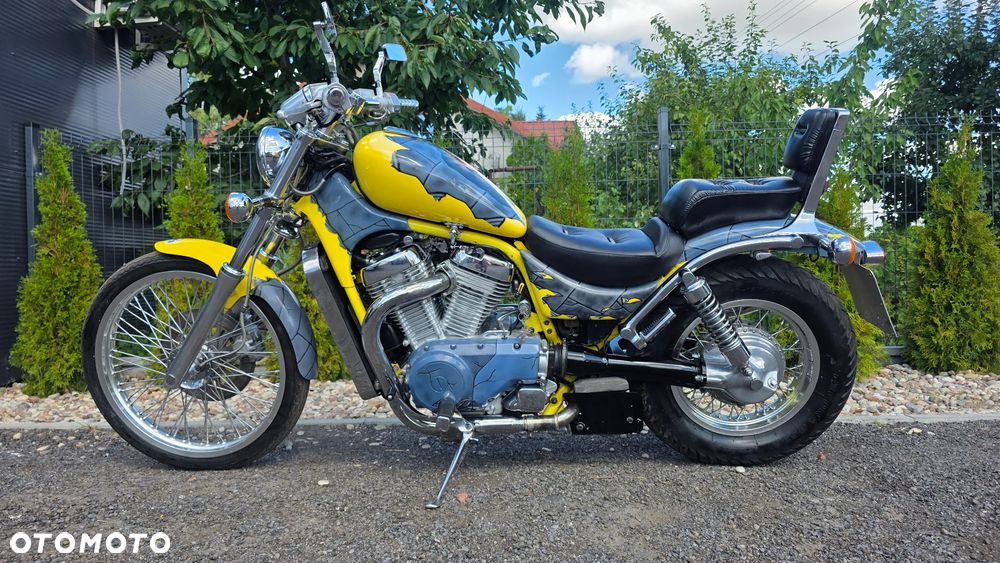 Suzuki Intruder - 15