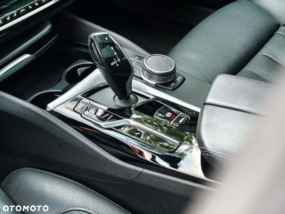 BMW Seria 5 530e xDrive M Sport sport - 33