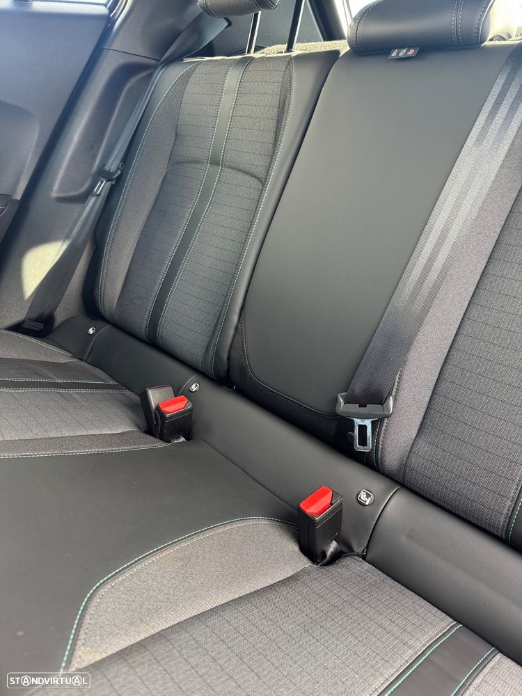 Peugeot 2008 1.2 PureTech Allure Pack - 18