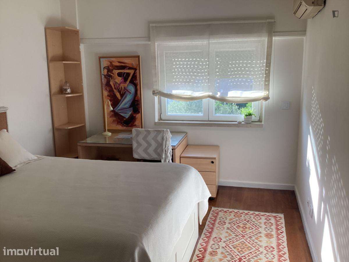 Quarto - localizado em Algés Lisbon - Grande imagem: 5/10