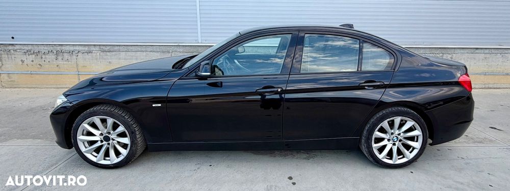 BMW Seria 3 320d DPF Aut. Edition Exclusive - 36