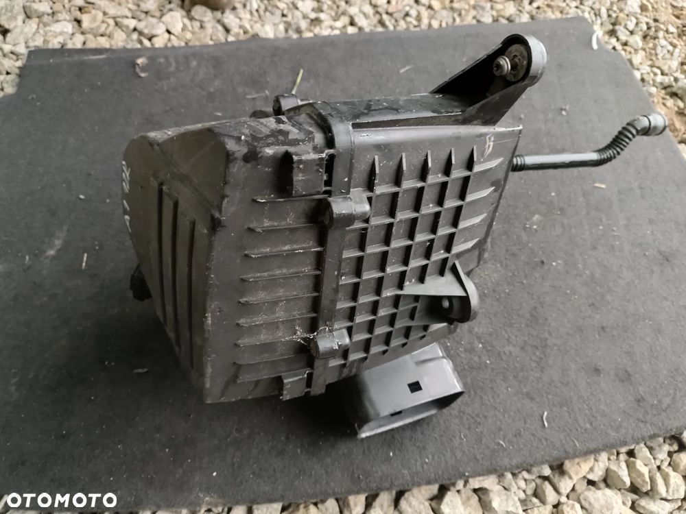 FILTR POWIETRZA OBUDOWA VOLKSWAGEN AUDI A1 1.6 TDI - 4