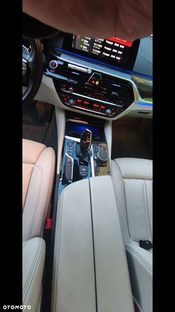 BMW Seria 5 520d xDrive Luxury Line - 12