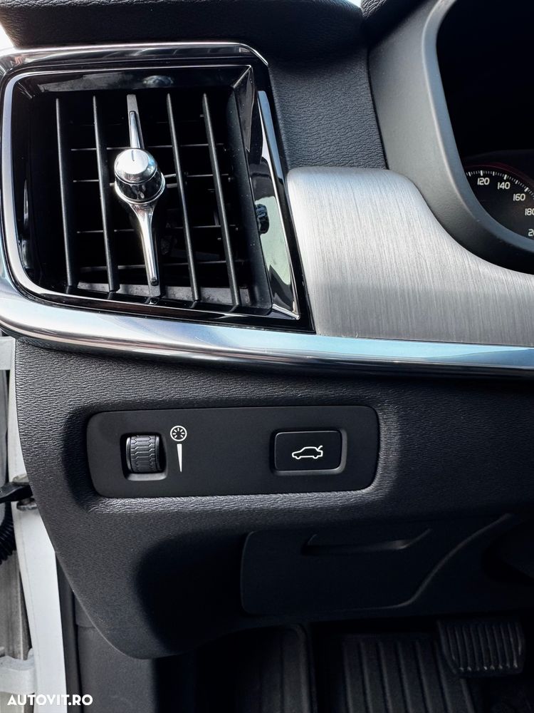 Volvo S90 D4 Momentum - 31