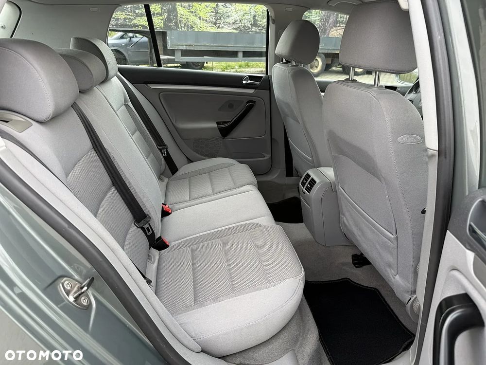 Volkswagen Golf 1.6 FSI Tour - 9