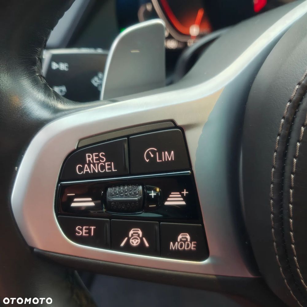 BMW X6 M50i - 25