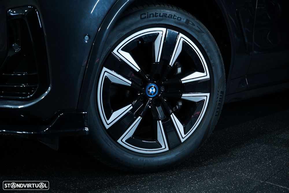 BMW iX3 M Sport Impressive - 11