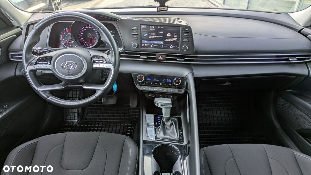 Hyundai Elantra - 25