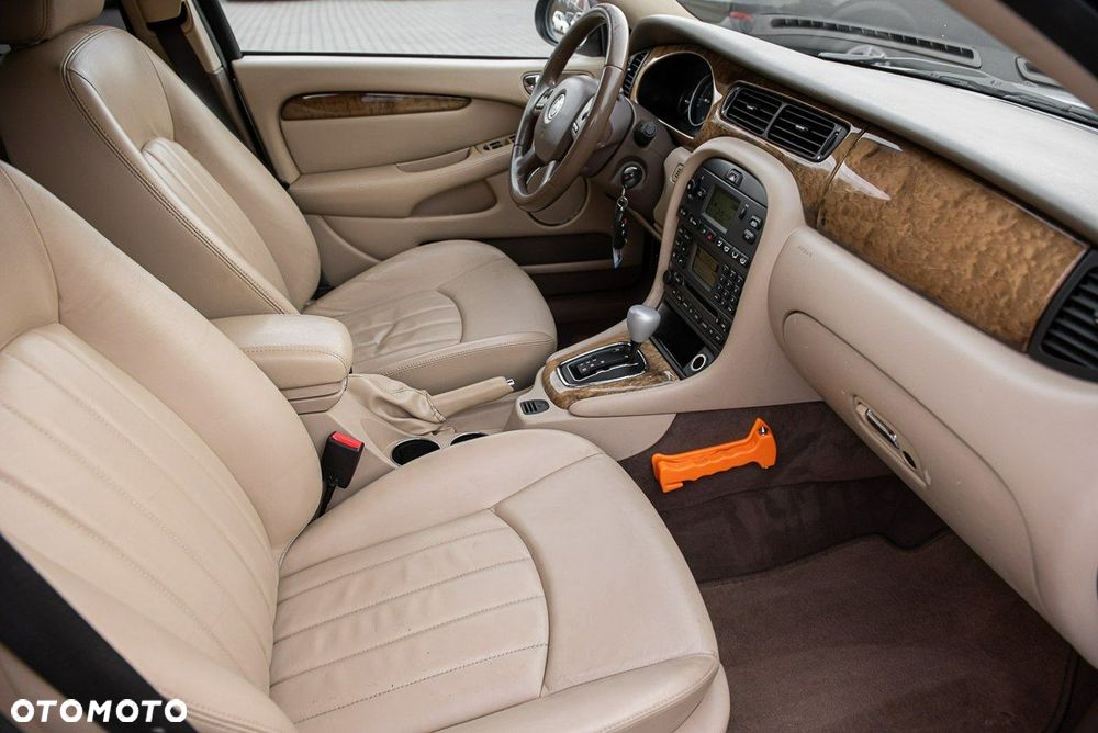 Jaguar X-Type 3.0 V6 4x4 Executive - 9