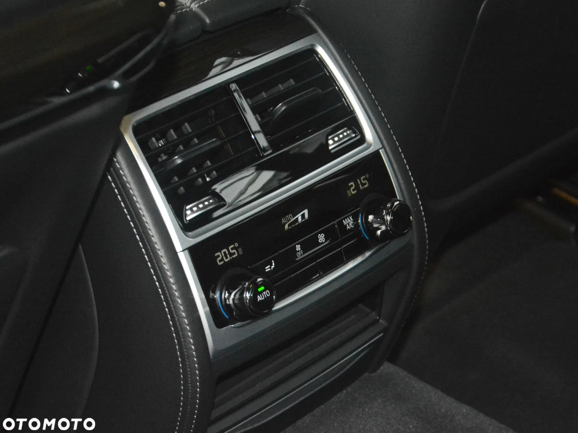 BMW Seria 7 750i xDrive - 16