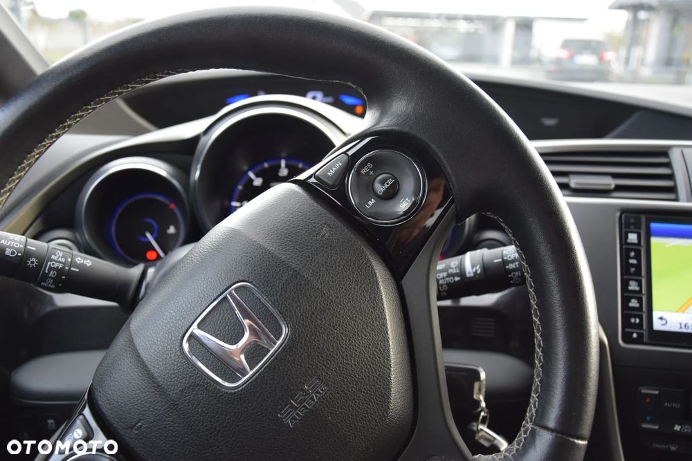 Honda Civic 1.6 i-DTEC Executive Black Edition - 26