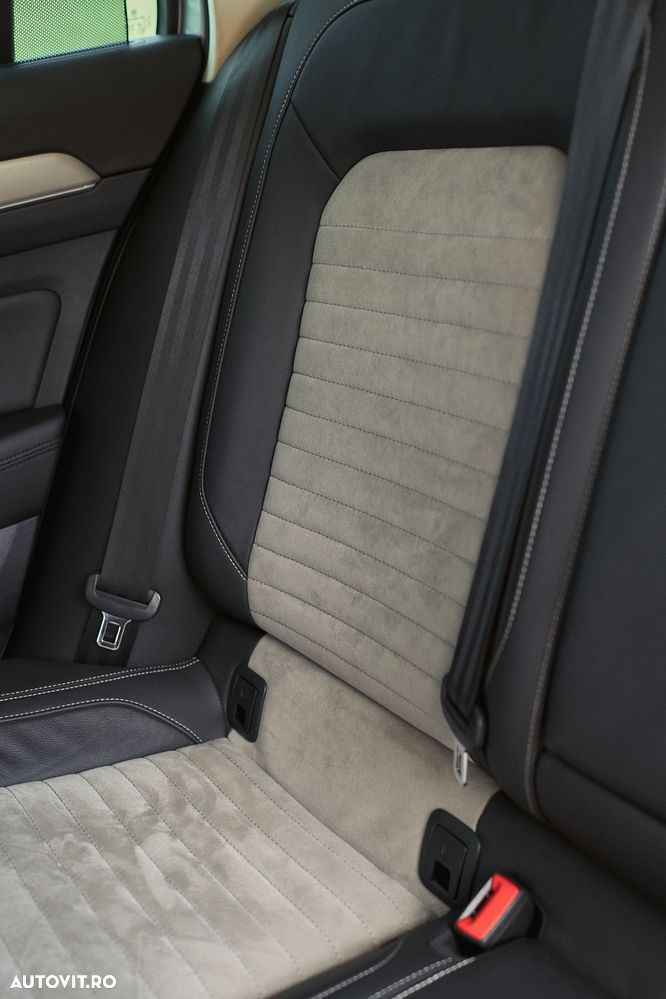 Volkswagen Passat 2.0 TDI SCR DSG Highline - 23