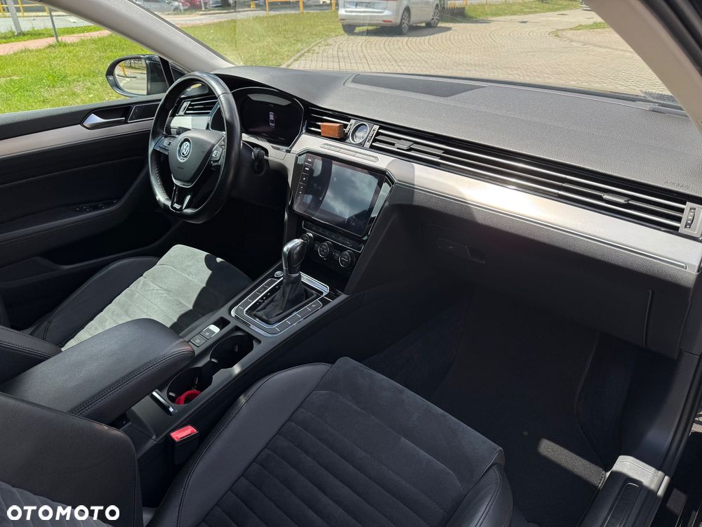 Volkswagen Passat - 11