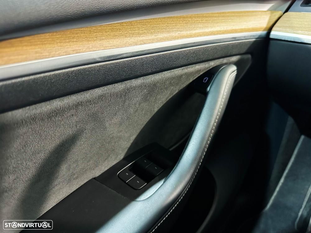 Tesla Model Y Long Range Dual Motor AWD - 48